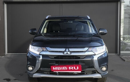 Mitsubishi Outlander III рестайлинг 3, 2015 год, 1 825 000 рублей, 2 фотография