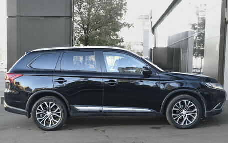 Mitsubishi Outlander III рестайлинг 3, 2015 год, 1 825 000 рублей, 8 фотография