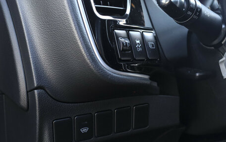 Mitsubishi Outlander III рестайлинг 3, 2015 год, 1 825 000 рублей, 15 фотография