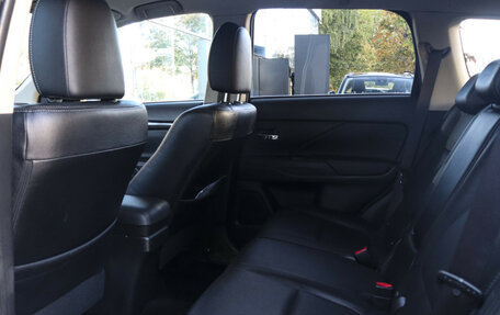 Mitsubishi Outlander III рестайлинг 3, 2015 год, 1 825 000 рублей, 11 фотография