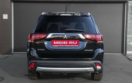 Mitsubishi Outlander III рестайлинг 3, 2015 год, 1 825 000 рублей, 6 фотография
