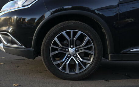 Mitsubishi Outlander III рестайлинг 3, 2015 год, 1 825 000 рублей, 25 фотография