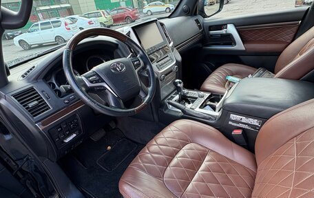 Toyota Land Cruiser 200, 2017 год, 6 800 000 рублей, 8 фотография