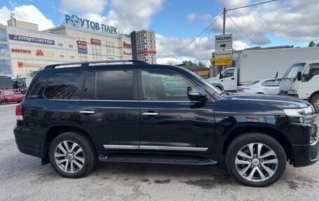 Toyota Land Cruiser 200, 2017 год, 6 800 000 рублей, 4 фотография