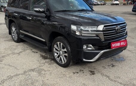 Toyota Land Cruiser 200, 2017 год, 6 800 000 рублей, 2 фотография