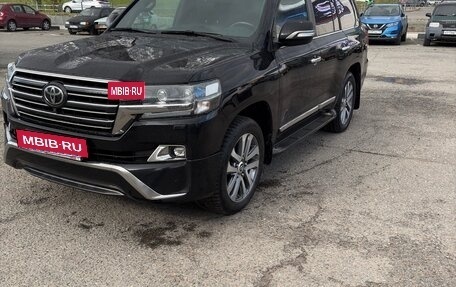 Toyota Land Cruiser 200, 2017 год, 6 800 000 рублей, 3 фотография