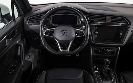 Volkswagen Tiguan II, 2021 год, 3 990 000 рублей, 12 фотография