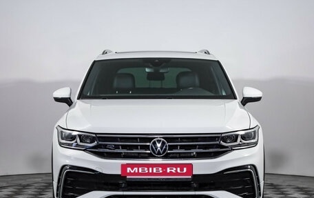 Volkswagen Tiguan II, 2021 год, 3 990 000 рублей, 2 фотография