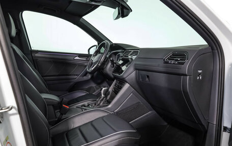 Volkswagen Tiguan II, 2021 год, 3 990 000 рублей, 24 фотография