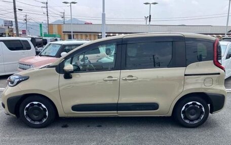 Toyota Sienta, 2022 год, 1 498 000 рублей, 3 фотография
