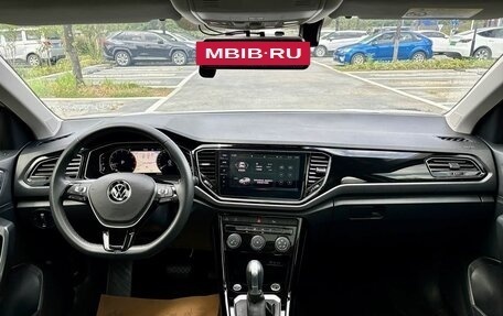 Volkswagen T-Roc I, 2022 год, 2 150 000 рублей, 11 фотография