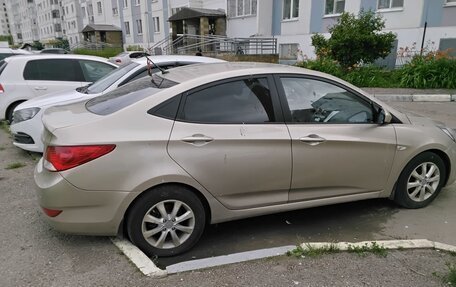 Hyundai Solaris II рестайлинг, 2012 год, 800 000 рублей, 2 фотография