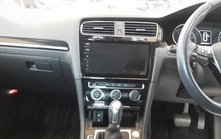Volkswagen Golf VII, 2018 год, 1 430 000 рублей, 8 фотография