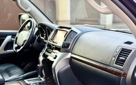 Toyota Land Cruiser 200, 2013 год, 3 300 000 рублей, 31 фотография