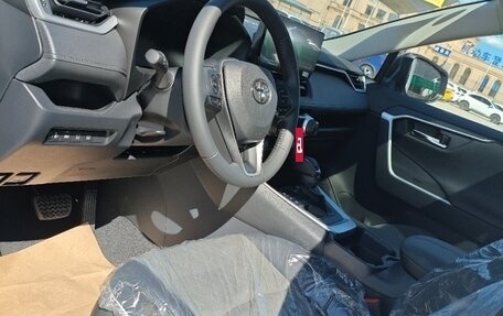 Toyota RAV4, 2024 год, 3 950 000 рублей, 5 фотография