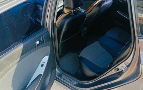 Hyundai Solaris II рестайлинг, 2011 год, 750 000 рублей, 10 фотография
