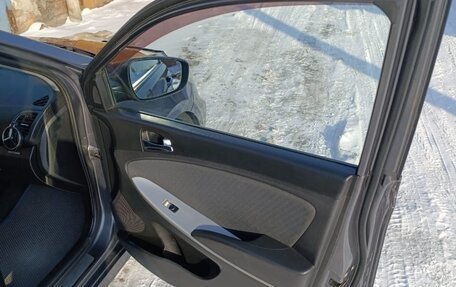 Hyundai Solaris II рестайлинг, 2011 год, 750 000 рублей, 8 фотография