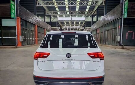 Volkswagen Tiguan II, 2023 год, 2 400 000 рублей, 6 фотография