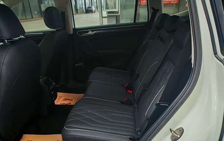 Volkswagen Tiguan II, 2023 год, 2 400 000 рублей, 10 фотография