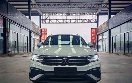 Volkswagen Tiguan II, 2023 год, 2 400 000 рублей, 2 фотография