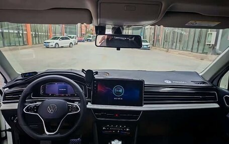 Volkswagen Tiguan II, 2023 год, 2 400 000 рублей, 7 фотография