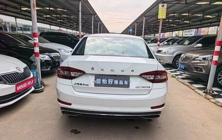 Skoda Octavia, 2021 год, 1 300 000 рублей, 4 фотография