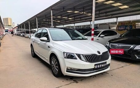 Skoda Octavia, 2021 год, 1 300 000 рублей, 3 фотография