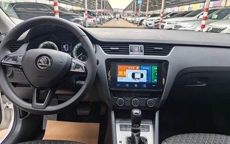 Skoda Octavia, 2021 год, 1 300 000 рублей, 9 фотография
