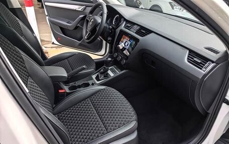 Skoda Octavia, 2021 год, 1 300 000 рублей, 11 фотография