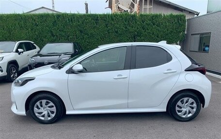 Toyota Yaris, 2022 год, 900 000 рублей, 8 фотография