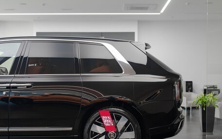 Rolls-Royce Cullinan, 2024 год, 70 000 000 рублей, 3 фотография