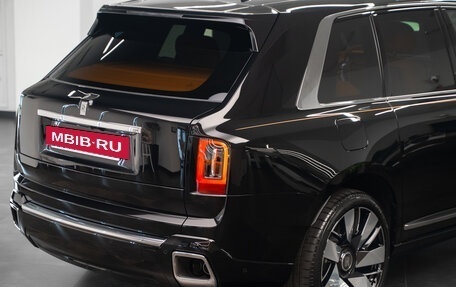 Rolls-Royce Cullinan, 2024 год, 70 000 000 рублей, 15 фотография