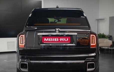 Rolls-Royce Cullinan, 2024 год, 70 000 000 рублей, 16 фотография