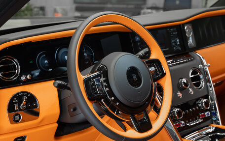 Rolls-Royce Cullinan, 2024 год, 70 000 000 рублей, 24 фотография