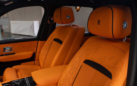 Rolls-Royce Cullinan, 2024 год, 70 000 000 рублей, 27 фотография