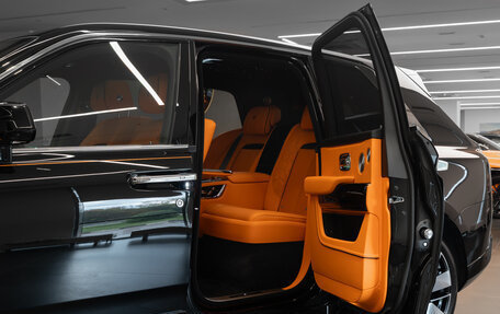 Rolls-Royce Cullinan, 2024 год, 70 000 000 рублей, 30 фотография