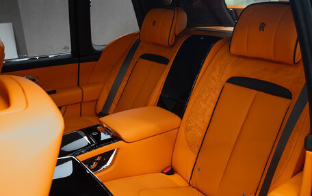 Rolls-Royce Cullinan, 2024 год, 70 000 000 рублей, 39 фотография
