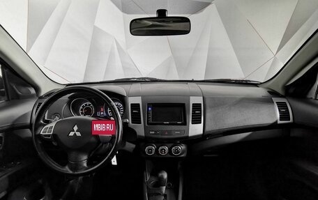 Mitsubishi Outlander III рестайлинг 3, 2011 год, 865 650 рублей, 14 фотография