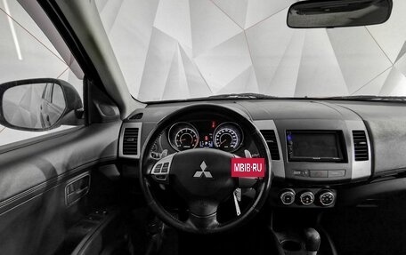 Mitsubishi Outlander III рестайлинг 3, 2011 год, 865 650 рублей, 20 фотография