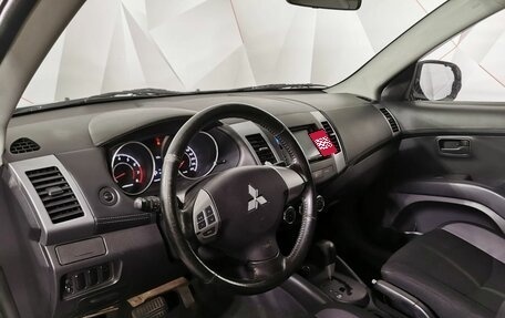 Mitsubishi Outlander III рестайлинг 3, 2011 год, 865 650 рублей, 19 фотография