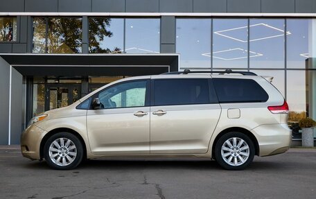Toyota Sienna III, 2011 год, 1 900 000 рублей, 4 фотография