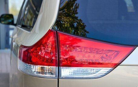 Toyota Sienna III, 2011 год, 1 900 000 рублей, 13 фотография