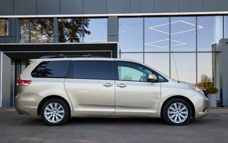 Toyota Sienna III, 2011 год, 1 900 000 рублей, 7 фотография