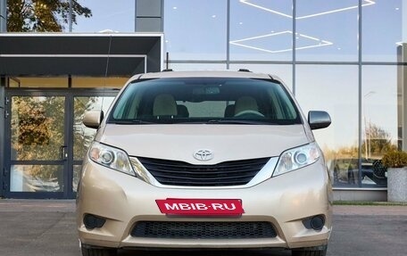 Toyota Sienna III, 2011 год, 1 900 000 рублей, 3 фотография