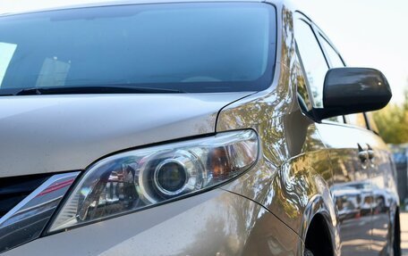 Toyota Sienna III, 2011 год, 1 900 000 рублей, 10 фотография