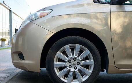Toyota Sienna III, 2011 год, 1 900 000 рублей, 9 фотография