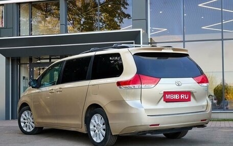 Toyota Sienna III, 2011 год, 1 900 000 рублей, 5 фотография