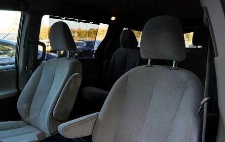 Toyota Sienna III, 2011 год, 1 900 000 рублей, 23 фотография