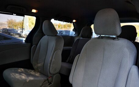 Toyota Sienna III, 2011 год, 1 900 000 рублей, 24 фотография