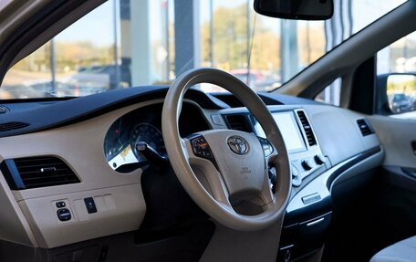 Toyota Sienna III, 2011 год, 1 900 000 рублей, 30 фотография
